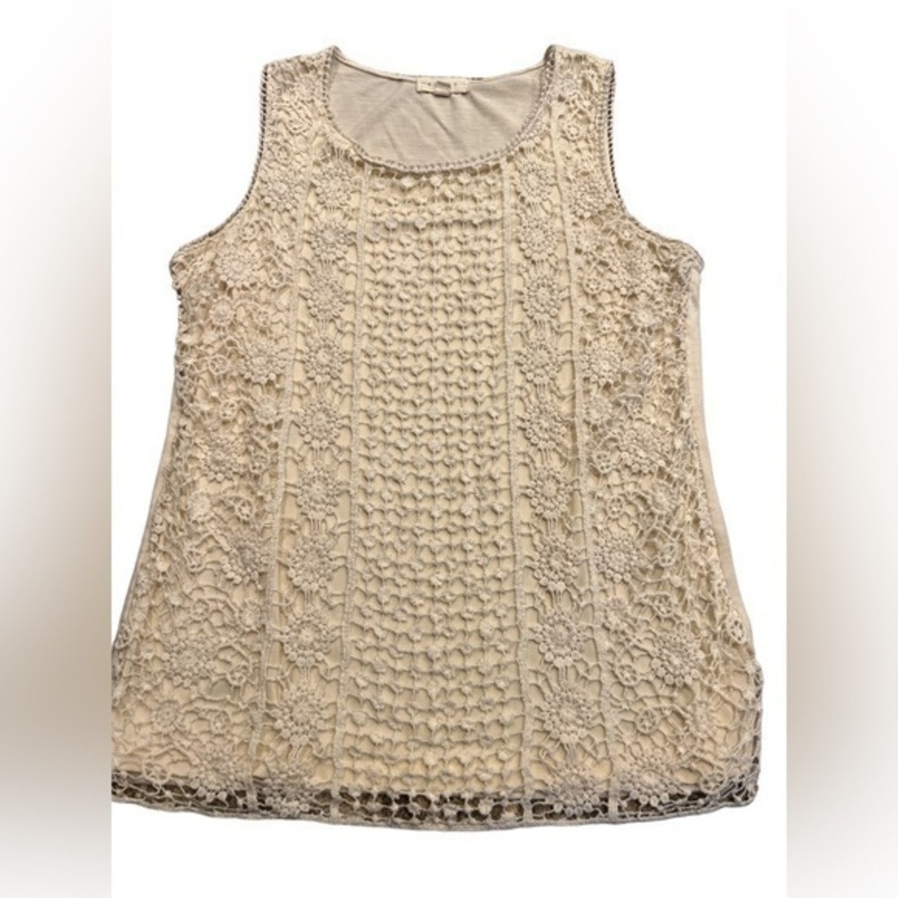 A Diva Crocheted Sleeveless Top Size Small……..(504)
